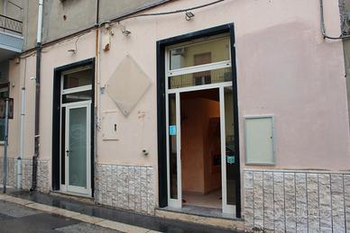 Locale piano terra via xxiv maggio