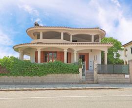 Villa libera su quattro lati