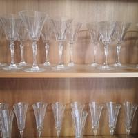 set di bei bicchieri