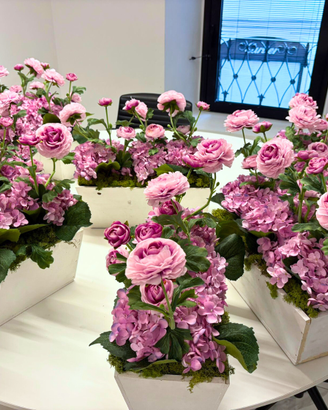 Composizioni floreali in cassetta di legno