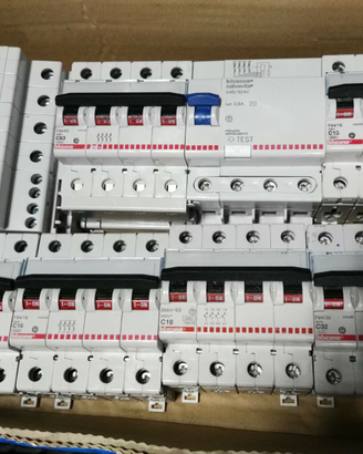 Materiale elettrico vario