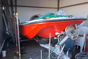 barca per pesca e mare