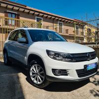 VOLKSWAGEN Tiguan anno 2015