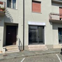 Negozio a Capriolo Via Vittorio Emanuele 2 locali