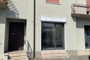 Negozio a Capriolo Via Vittorio Emanuele 2 locali