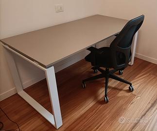 Scrivania e sedia ergonomica Centrufficio