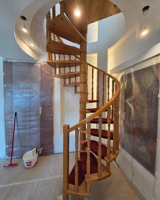 scala elicoidale a chiocciola in legno 