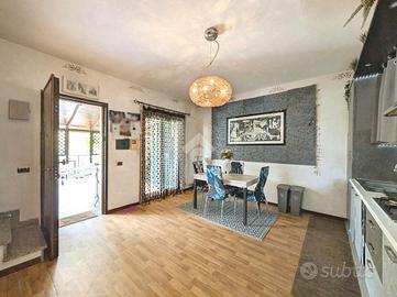 VILLA A SCHIERA A CIAMPINO