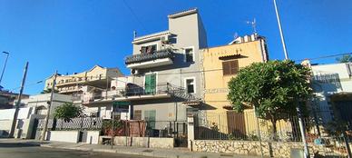 3 LOCALI A PALERMO