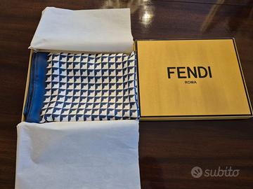 Cuscino Fendi Selleria 53x53 in pura seta con scat