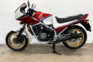 Honda VF 750 f