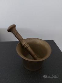 Mortaio con pestello antico