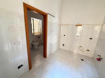 2 LOCALI A NAPOLI