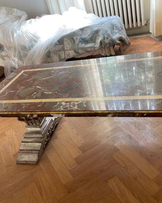 Tavolo con piano in scagliola intarsiata