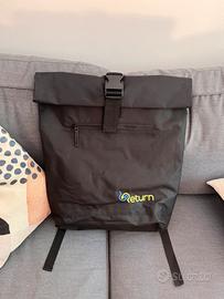 Zaino nero in tessuto con scomparto per computer