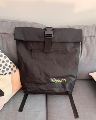 Zaino nero in tessuto con scomparto per computer