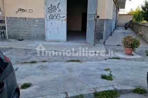negozio in via nazionale delle puglie 