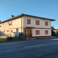 Casa accostasta con garage e cantina