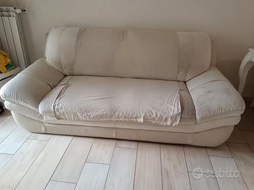 DIVANO IN OMAGGIO