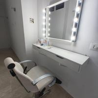 Setup postazione make up professionale