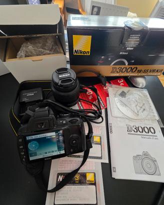 nikon D3000 completa di accessori e imballaggio