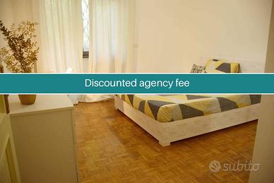 Stanza in appartamento di 120 m² a Roma