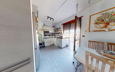 4 LOCALI LUMINOSO CON BOX AUTO