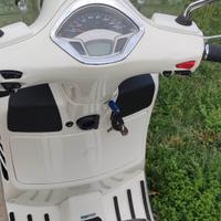 Piaggio Vespa 300 GTS - 2014