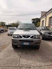 NISSAN TERRANO 2.7 luxury +gancio traino  -2001