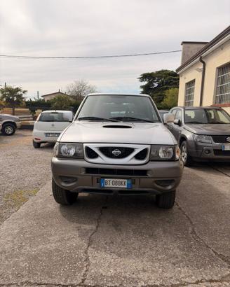 NISSAN TERRANO 2.7 luxury +gancio traino  -2001