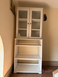 Mobile credenza con ante a vetri