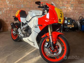 Yamaha XSR900 GP LEGEND RED BIANCO SERICO