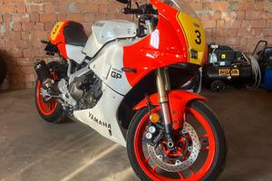 Yamaha XSR900 GP LEGEND RED BIANCO SERICO