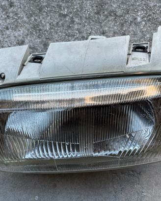 VW Polo Mk3 1994: faro anteriore SINISTRO – HELLA
