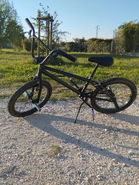 bmx Custom - nero opaco e dettagli viola cromata