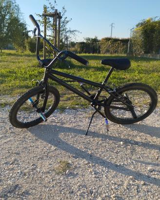 bmx Custom - nero opaco e dettagli viola cromata
