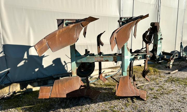 Aratro bivomere reversibile Dondi entrosolco