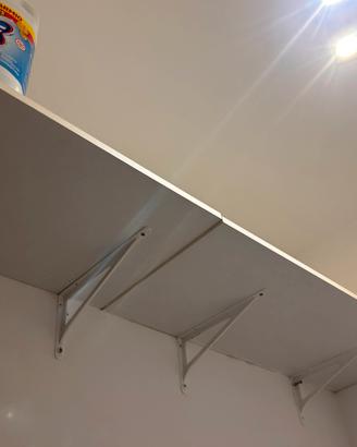 Scaffalatura a parete completa - Ripiani bianchi