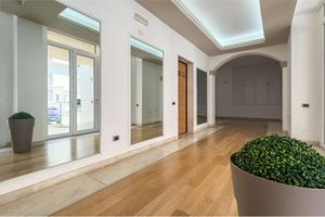 Locale dalle ampie metrature in zona centrale