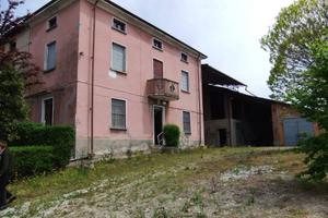 Rustico / Casale di 150 m² con 4 locali e box auto