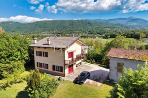 Casa indipendente con terreni agricoli e splendida