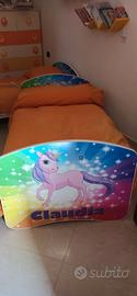Letto per bambina tema unicorno.