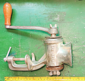 Tritacarne manuale TRE SPADE in metallo VINTAGE