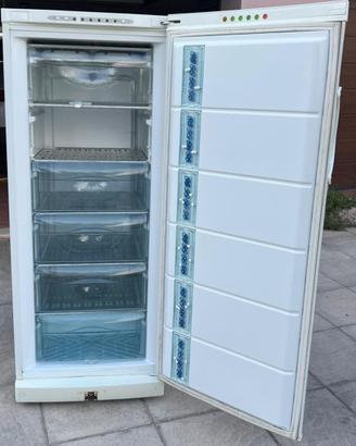 Congelatore Ariston a colonna