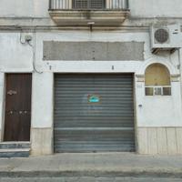 Locale commerciale in piazza S. Sebastiano
