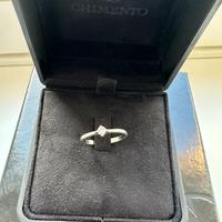 Anello in oro con diamante