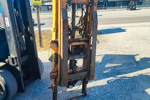 Muletto con forche pallet