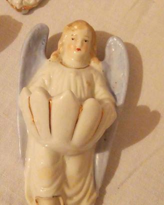 Due acquasantiere vintage a forma di angelo