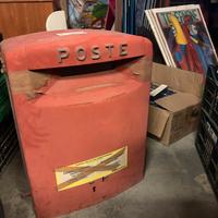 Cassetta poste in metallo rossa