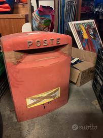 Cassetta poste in metallo rossa
